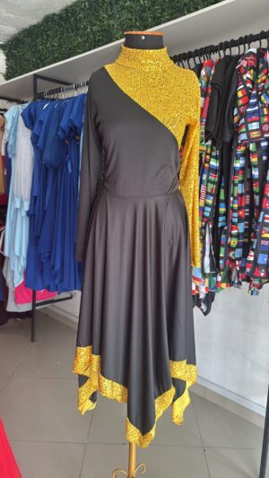 Vestido paetê creme com cinto