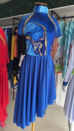 Vestido azul marmorizado godê lateral gola alta